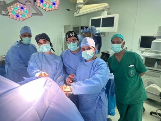 فريق طبي بمستشفى الملك عبدالعزيز بجدة يتمكن من إنهاء معاناة مريضة تعاني من آلم مزمن بالكتف الأيمن