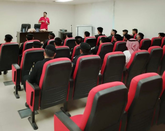 تحت شعار “رجل الأمن المسعف” .. الهلال الأحمر بالحدود الشمالية يُنفذ برنامجاً تدريبيًا في عرعر