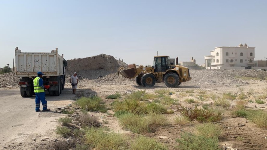 بلدية القطيف : رفع أكثر من 10 آلاف م3 أنفاض ومخلفات من 98 موقعاً بالقطيف