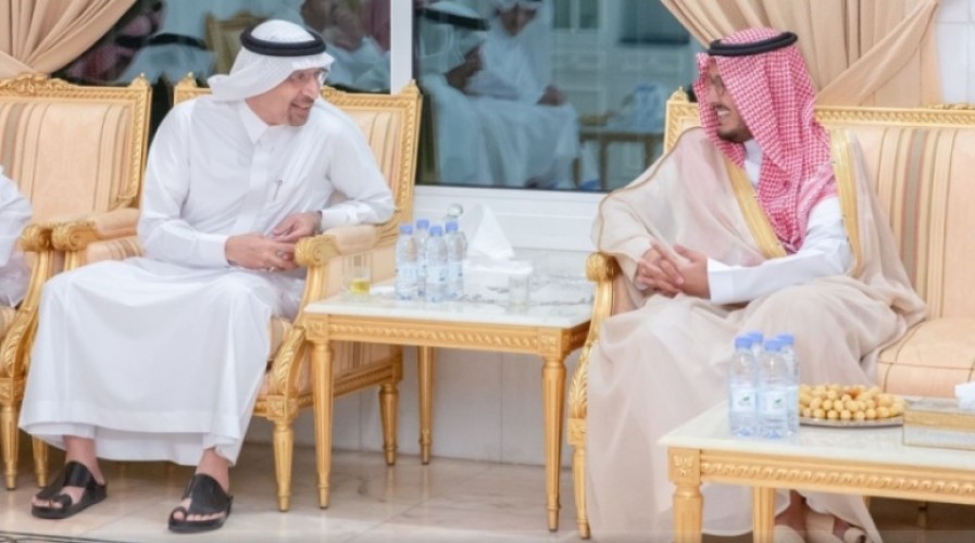 سمو الأمير أحمد بن فهد بن سلمان يُقدم التعازي لمعالي وزير الاستثمار المهندس خالد الفالح في وفاة والده