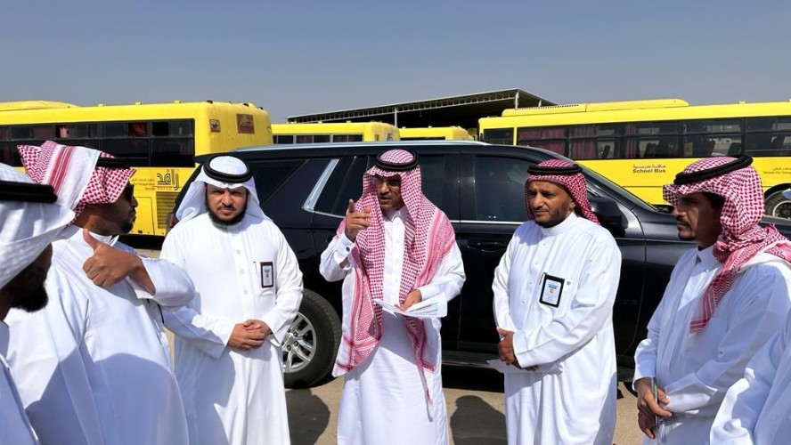 مدير تعليم الطائف  يتفقد جاهزية حافلات النقل المدرسي