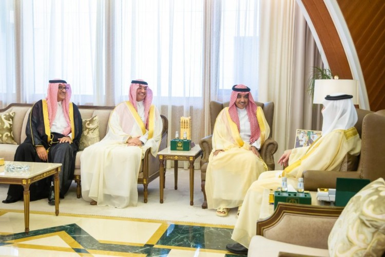 أمير الشرقية يستقبل معالي وزير الإعلام