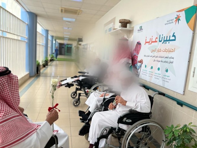 تحت شعار “كبيرنا عزيز” .. مركز الشامل للذكور بالدمام يُشارك في حملة حقوق كبار السن التوعوية