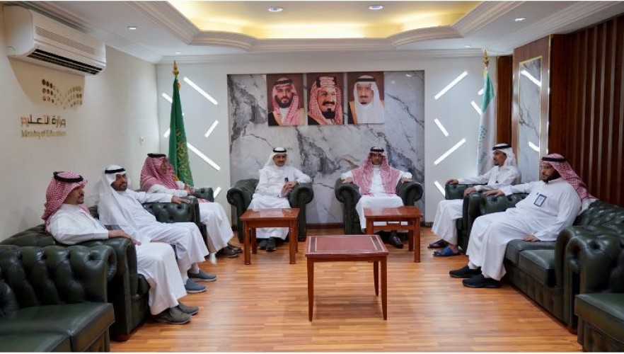 الدكتور الغامدي يباشر مهام عمله مديراً “لتعليم الطائف”  ويلتقي بالمساعدين والقيادات