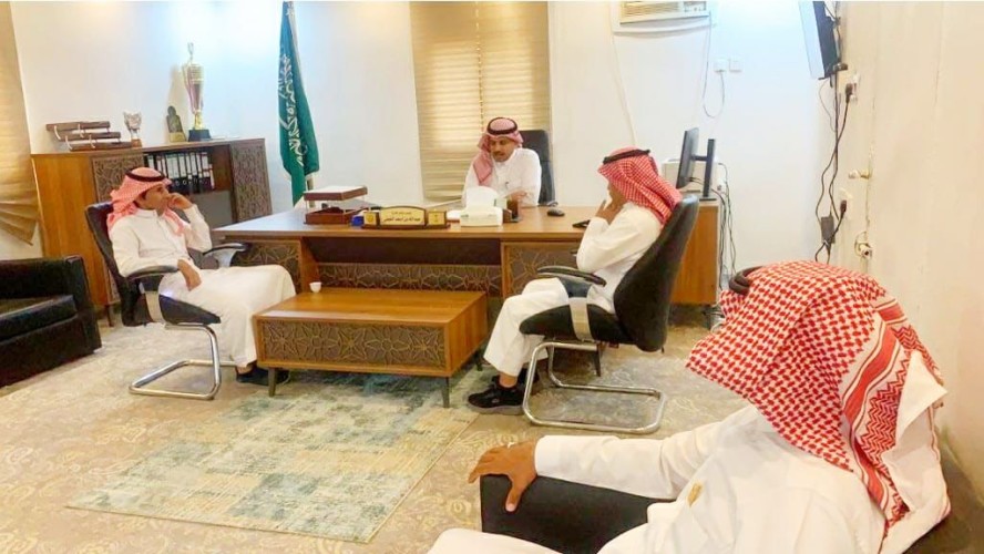 رئيس مركز مقزع يستقبل رئيس بلدية الريث ومدير المشاريع وبعض المهندسين والاستشاريين