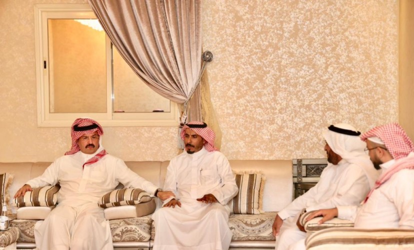 سموُّ أميرِ منطقة عسير يقدم التعازي لأسرتي السرحاني ومناع
