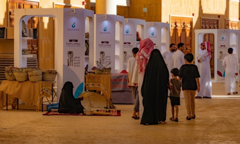 الدلَّالون يبدعون في جذب الزوار وفتح المزايدات بكرنفال تمور بريدة