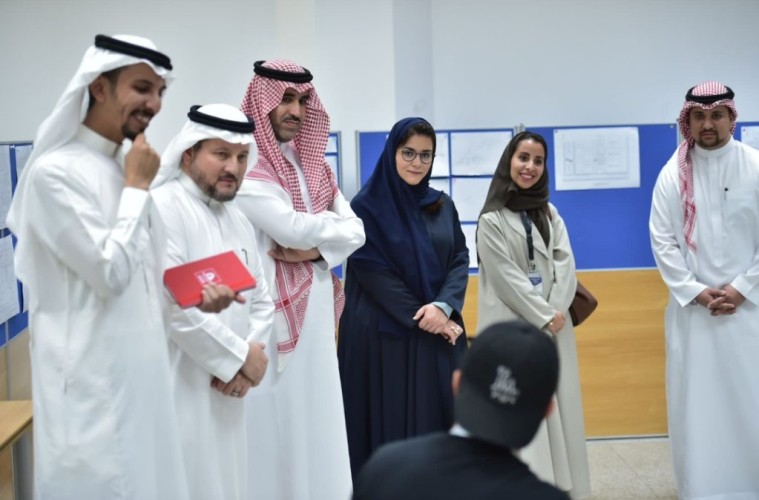 الرئيس التنفيذي لهيئة فنون العمارة والتصميم تزور جامعة الملك عبدالعزيز لمتابعة تنفيذ برنامج “موهوبو العمارة والتصميم”