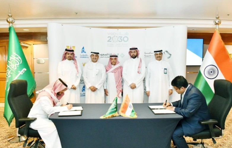 شركة سعودية توقع اتفاقية لتصدير 100 ألف طن سنويا للمنتجات البتروكيماوية للهند