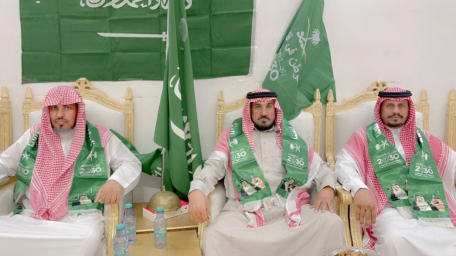 أهالي قرية أم الشعاري يحتفلون باليوم الوطني الـ 93 في فرح غامر