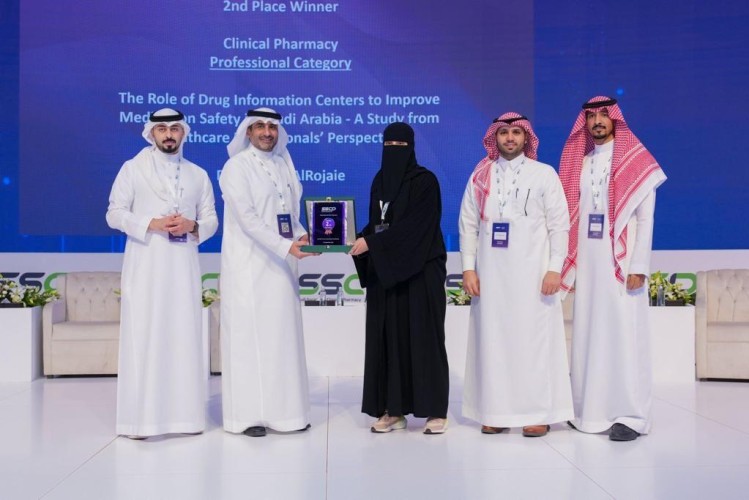 جوائز مؤتمر الصيدلة الإكلينيكية يحصدها صيادلة “سعود الطبية”