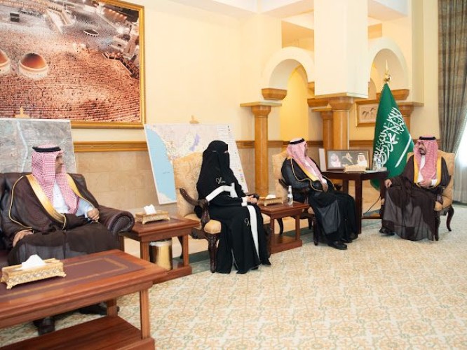 نائب أمير مكة المكرمة يستقبل مديرَ عام التعليم بالمنطقة ومدير تعليم الطائف