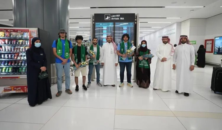 فرسان الوطن للمعلوماتية يصلون الرياض متوجين بثلاث جوائز عالمية