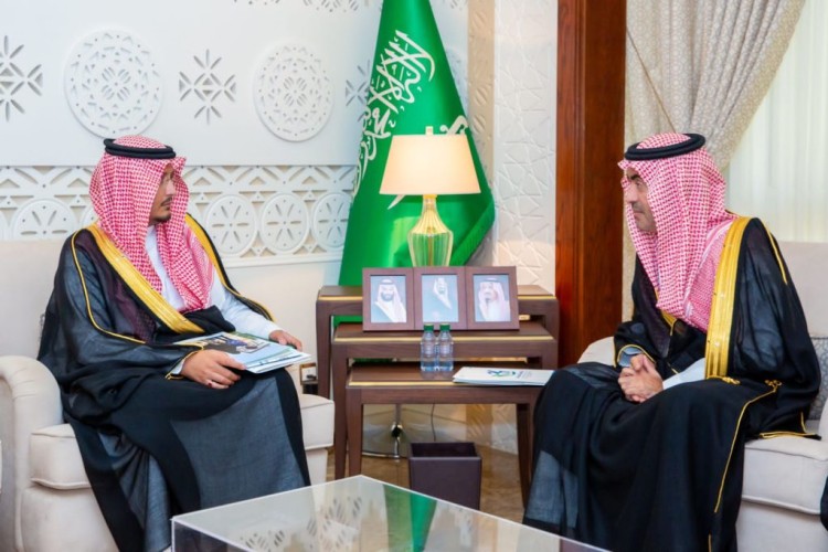 نائب أمير الشرقية يستقبل رئيس وأعضاء جمعية سواعد للإعاقة الحركية