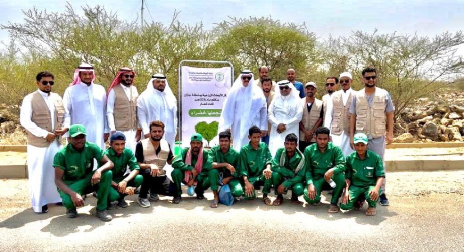 محافظ أبو عريش يدشن مبادرة تشجير  بمركز الأبحاث الزراعية بجازان ويزور مرافق وحقول الوزارة بالمركز