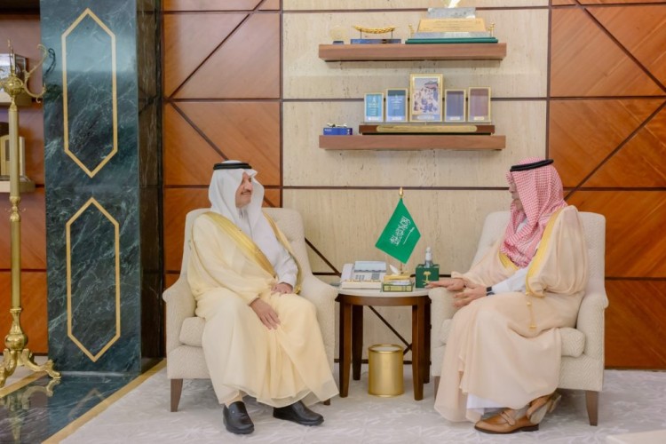 أمير الشرقية يستقبل رئيس هيئة المسرح والفنون الادائية