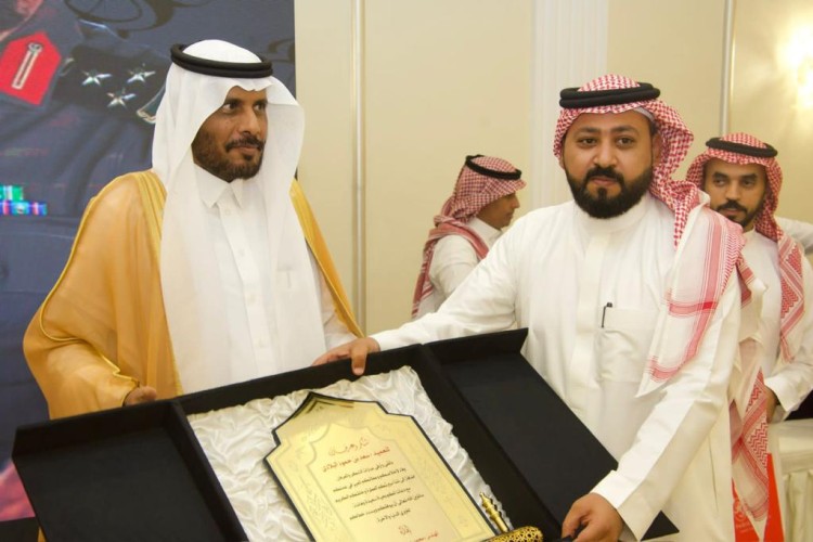 أهالي محافظة الجموم يكرمون العميد البلادي