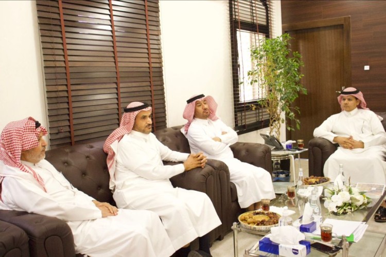 البيئة في حائل تجتمع مع شركة المياه لتفعيل المبادرات .