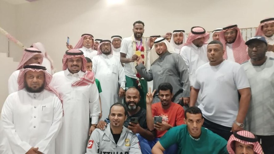 بعد إحرازه ذهبية بدورة الألعاب الآسيوية.. جمعية التنمية بالعالية تُكرم “مسرحي”