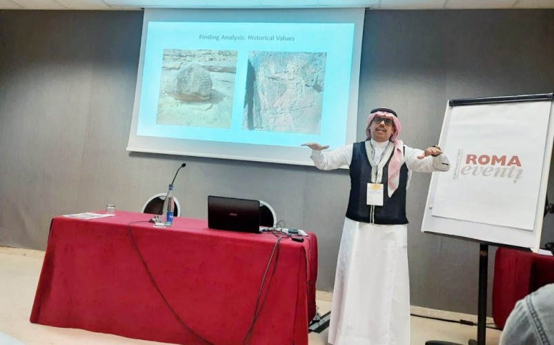 نقوش “جُبة” تُثير فضول الحضور في المؤتمر الدولي الخامس في روما