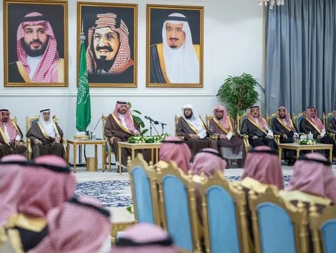 أمير منطقة الحدود الشمالية يستقبل المواطنين في جلسته الأسبوعية