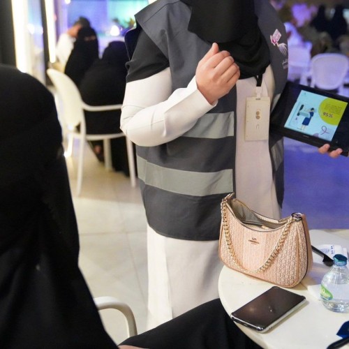 30752 مستفيدة من حملة الكشف المبكر عن سرطان الثدي بمنطقة الجوف