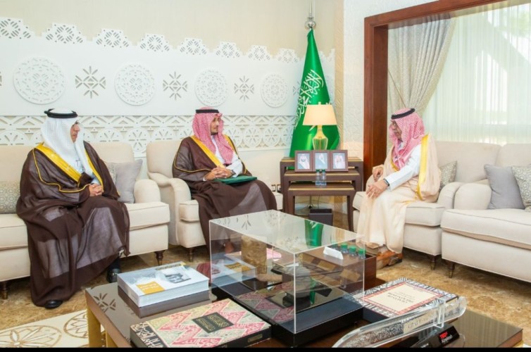 نائب أمير الشرقية يستقبل رئيس هيئة المسرح والفنون الادائية