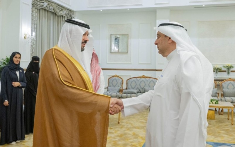 أمير الحدود الشمالية يلتقي المشاركين في اجتماع مسؤولي التعليم الإلكتروني بجامعات دول مجلس التعاون الخليجي