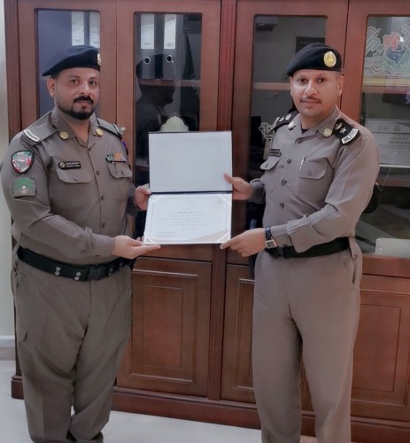 نظير جهوده المتميزة..  مدير مركز شرطة وادي جازان يكرم العريف «دحباش»