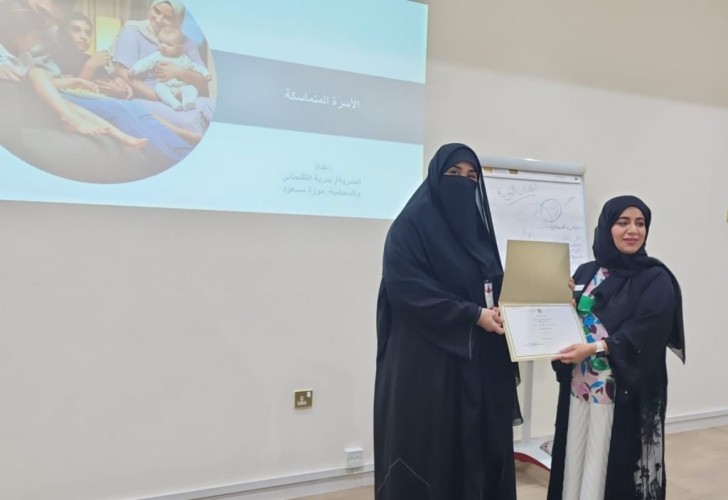 مركز سعادة المتعاملين بالشارقة ينظم ورشة معكم دائماً بالتعاون مع جمعية الفجيرة الإجتماعية الثقافية