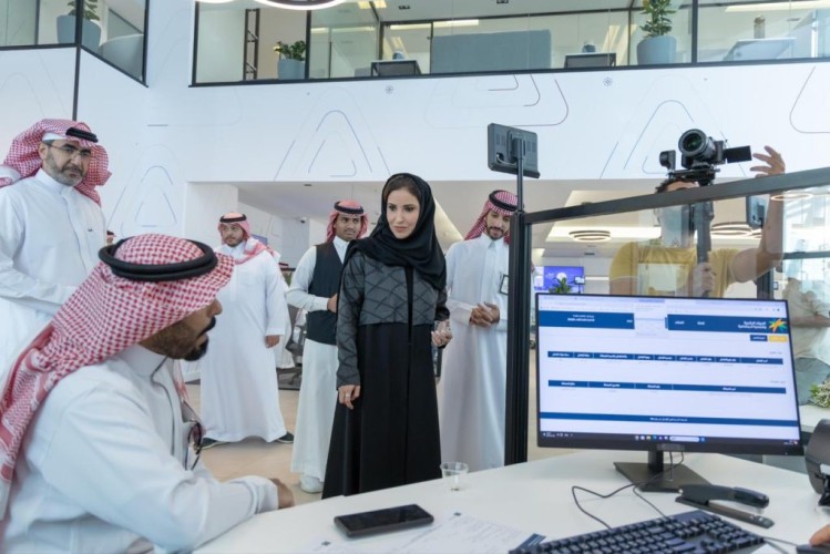 نائب وزير التجارة تقف على أعمال فرع الوزارة والمركز السعودي للأعمال بالمنطقة الشرقية