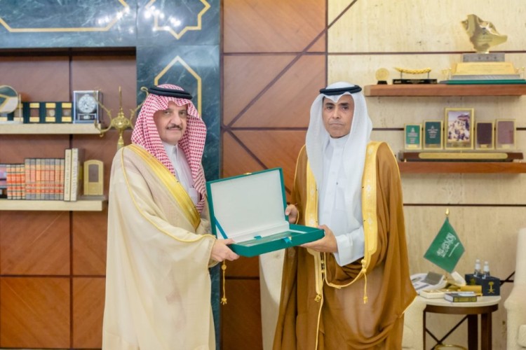 أمير الشرقية يستقبل مدير مكافحة المخدرات بالمنطقة