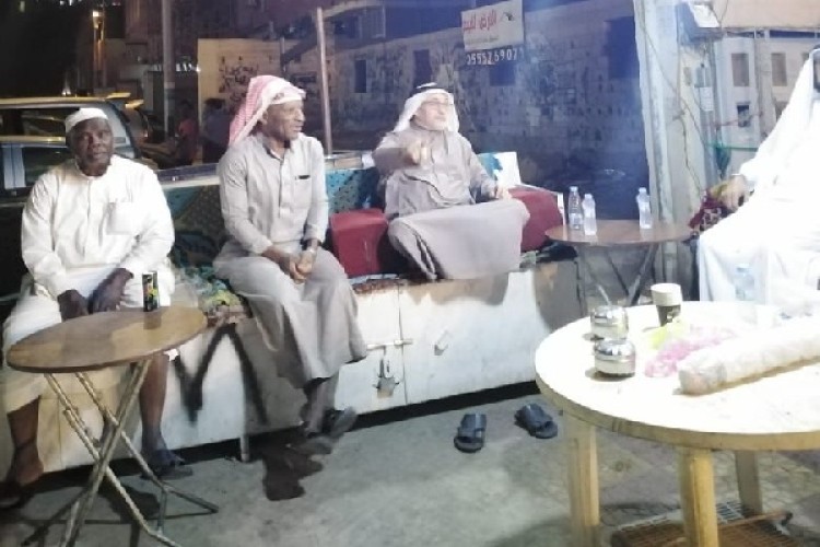 جلسة ثقافية أدبية في مركاز الأحبة الثقافي التابع لمركز حي المسفلة