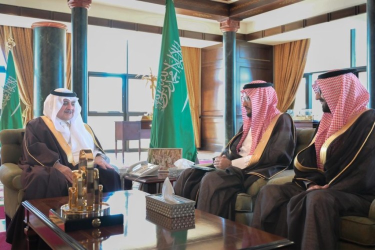 أمير تبوك يبارك انطلاقة التجمع الصحي بالمنطقة