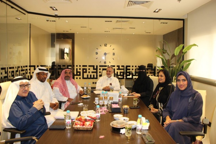 مسؤولو “بر جدة” يبحثون (الرفاهية الصحية) لمستفيدي مراكز الكلى مع مزارع (Be Alive)