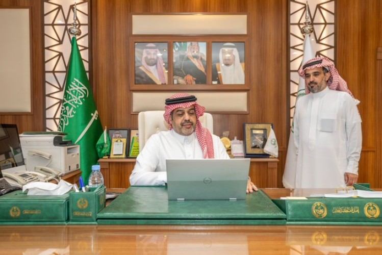 وكيل إمارة حائل يصدر قراراً بترقية 55 موظفاً من منسوبي الإمارة من المرتبة العاشرة فما دون