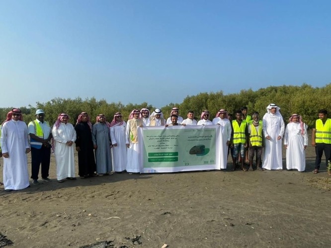 مدير فرع “البيئة” بجازان يُدشن البرنامج الوطني للتشجير بالمنطقة