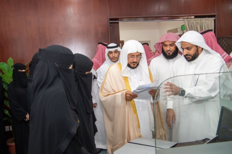 وزير الشؤون الإسلامية يتفقد مقر إدارة المساجد بمحافظة جدة