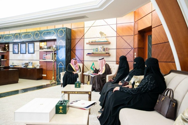 أمير الشرقية يستقبل المدير التنفيذي لمركز بناء الاسر المنتجة “جنى”