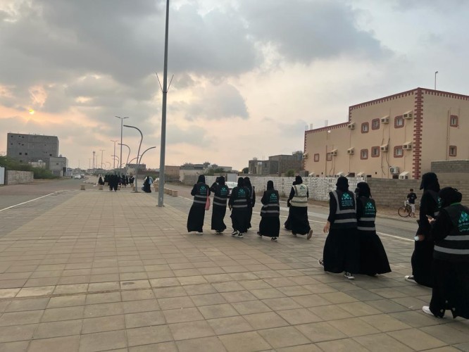 متوسطة بيش الثانية و الثالثة للبنات تنفذ برنامج رياضة المشي المفتوح بمشاركة 300 فتاة