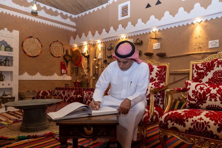 مدير عام فرع وزارة الموارد البشرية والتنمية الاجتماعية بمنطقة القصيم يزور مشروع دواجن الوطنية