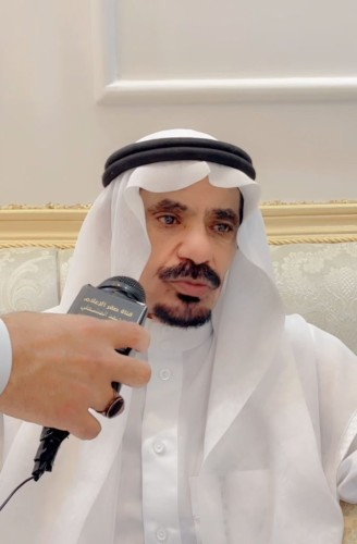 خلال كلمة له أثناء حفل زواج “الدكتور بدر الجريشي”.. رجل الأعمال “حمد بن حمود القلادي”: أشيد بجهود الإعلامي “عبدالرحمن بن مرشد” في الصحف ووسائل التواصل في جميع محافل القبيلة