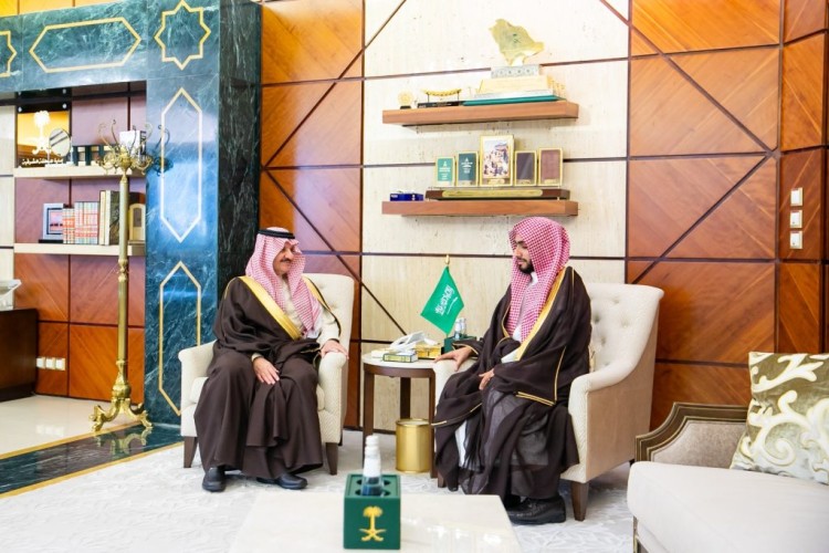 أمير الشرقية يستقبل رئيس المحكمة العامة بالدمام