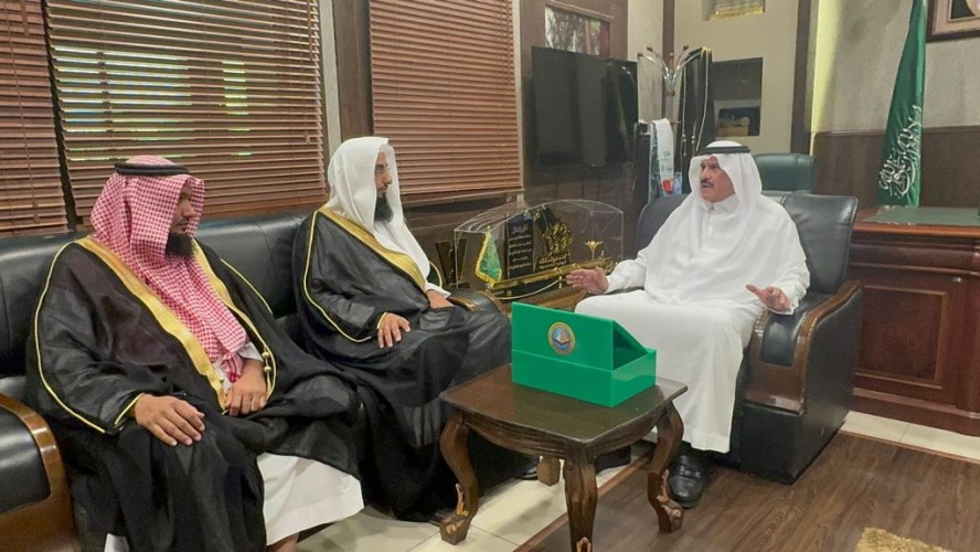 *محافظ أبو عريش يطلق حملة ” اعتناء ” ويشيد بدور هيئة الأمر بالمعروف في الإهتمام وتحصين الشباب من الانحراف والأفكار الضالة