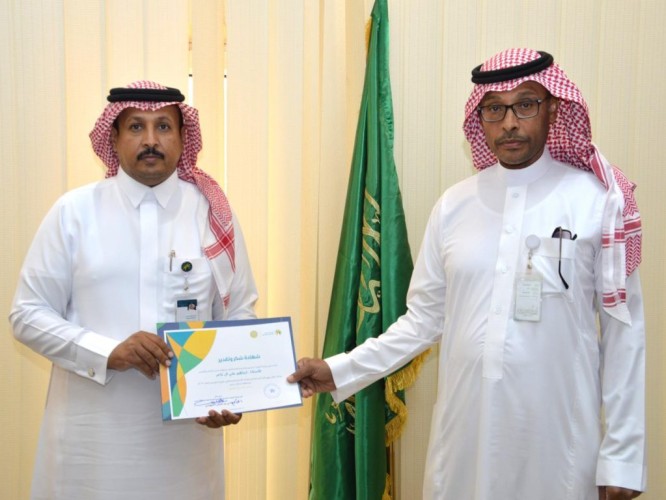“الشهراني” يكرم عددا من منسوبي ضمان محايل