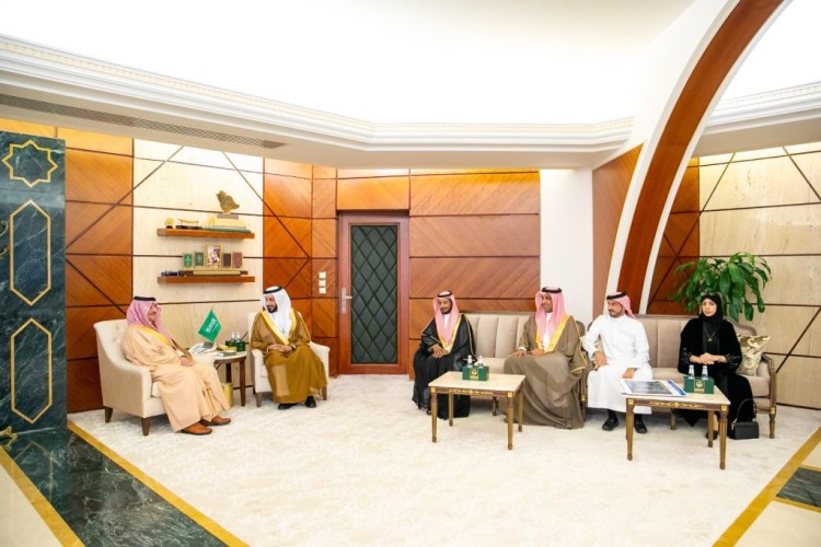 أمير الشرقية يستقبل رئيس مجلس إدارة نادي رأس تنورة الرياضي