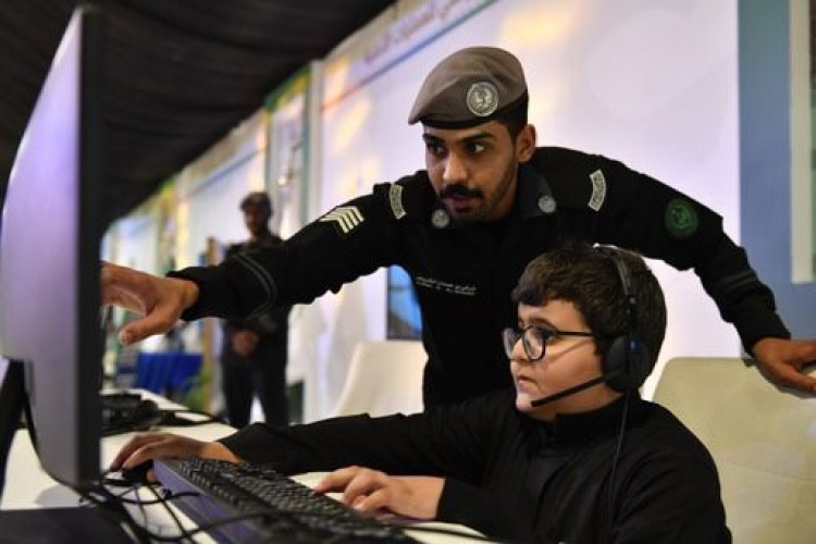 وزارة الداخلية تواصل مشاركتها في مهرجان الملك عبدالعزيز للإبل بمعرض واحة الأمن حتى 31 ديسمبر الجاري