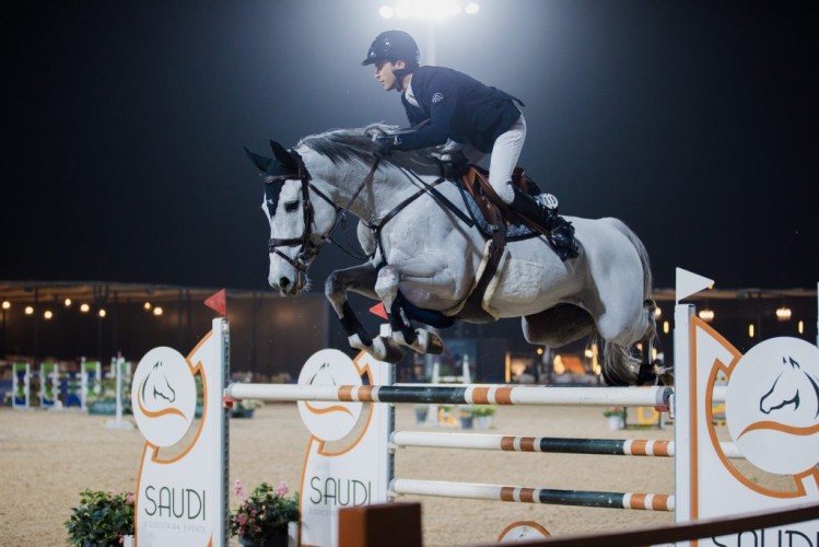 أكثر من 150 أعلامي في “قفز السعودية”