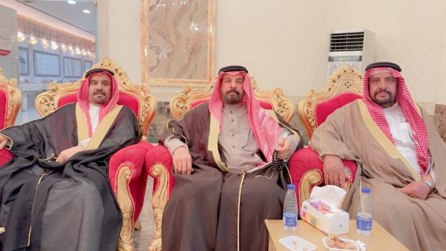 بحضور عدد من الشيوخ والوجهاء والأعياء .. عائلة آل صالح من قبيلة الشوالعة يحتفلون بمناسبة الزواج الجماعي الخاص في أبنائهم العرسان “متعب” و “محمد” و “ممدوح” بقصر الثريا في المدينة