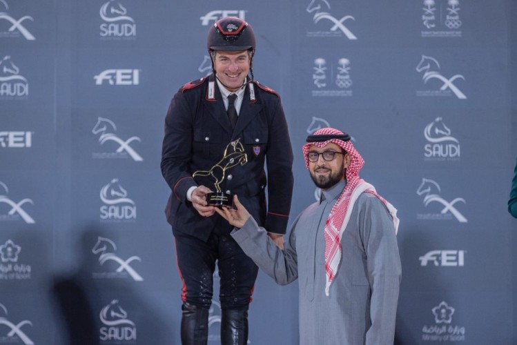 إيمانويل يخطف شوط “قفز السعودية” المؤهل لكأس العالم